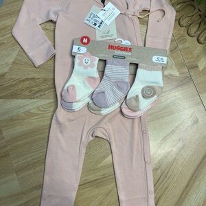 NWT 100% Organic Cotton Pink Baby girl One Piece with Organic Socks Set